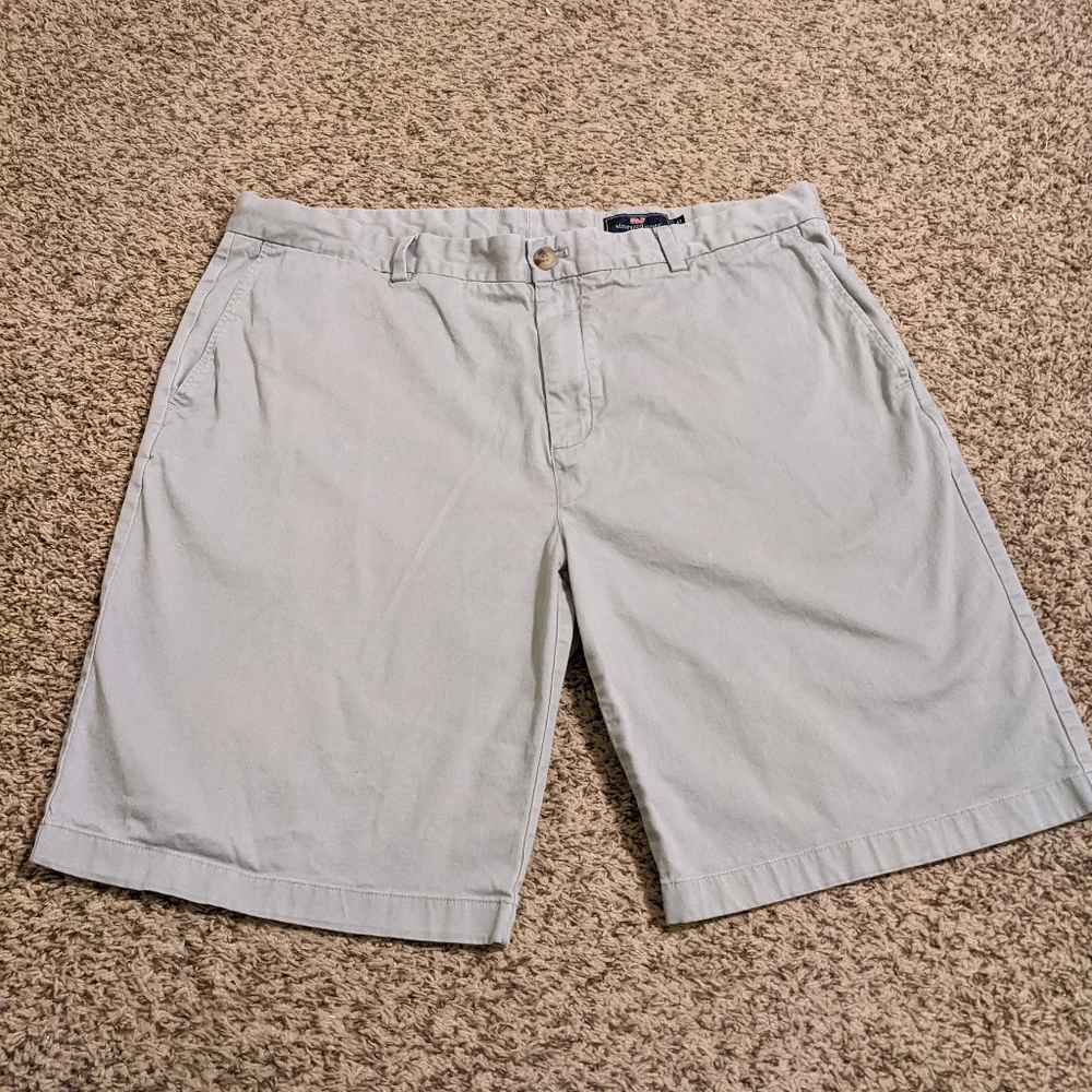 Vineyard Vines shorts 42